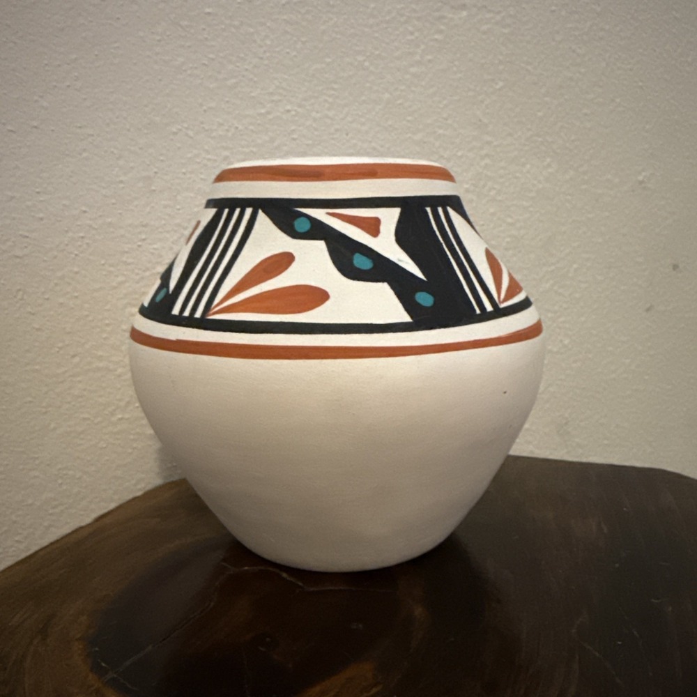 Koyote Arizona Native American Decorative pot.‎ Beautiful , No Chips & 5" tall